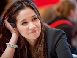 Marsha Timothy Menjajal Panggung Teater